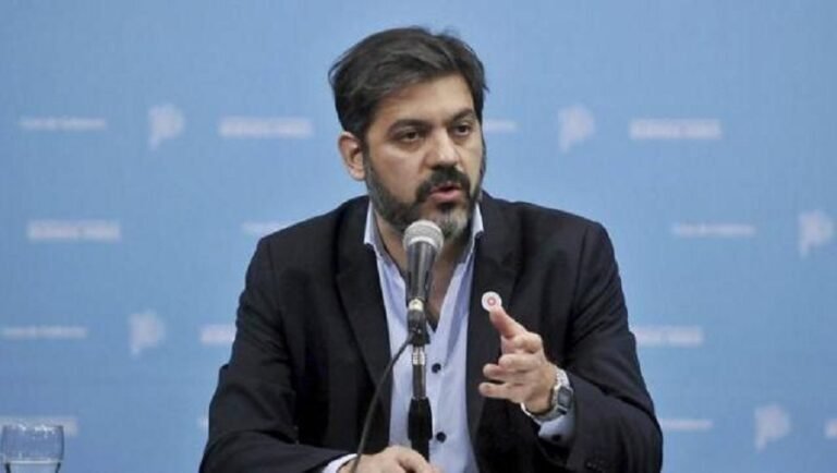 Bianco: «No podemos comprarle a Pfizer por una cláusula de la diputada Ocaña»