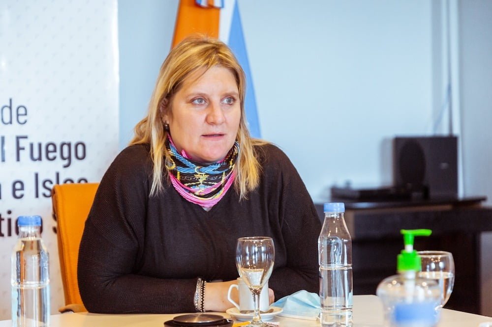 9b2e9fd5fd9e3fffb9fec9e84900e859-1000digiglio_pañuelo