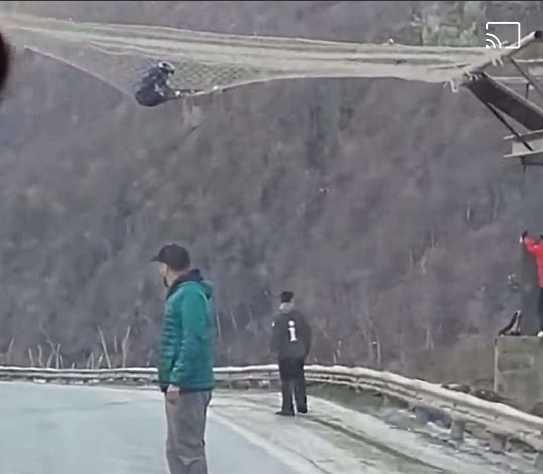 a7e08201-d4bd-4d9b-a04d-63a5f8ef5875