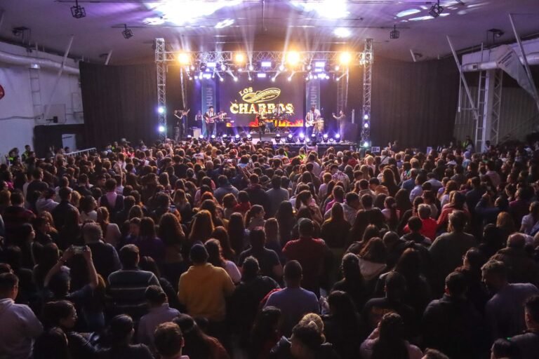 Fiesta por 52 aniversario de Tolhuin: una noche de música y productos locales
