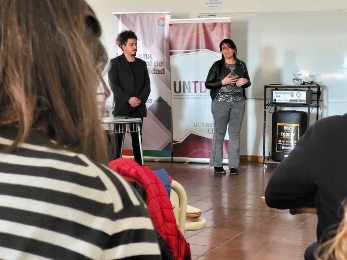 0da3b87a-705b-4372-aa00-daa29e69b99a