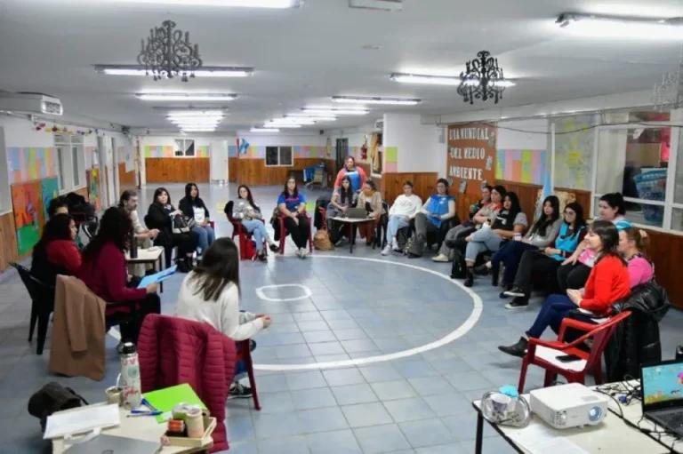 El Ministerio de Educación inició con las mesas de diálogo en instituciones educativas de la provincia